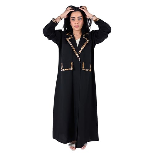 عباية لف كتان بليزر سوداء بتدخيلات قماش نمري على ا...