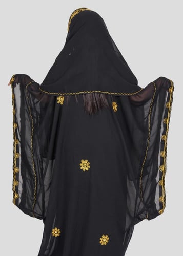 ثوب نشل سعودي تراثي بتطريز قصب ذهبي فاخر