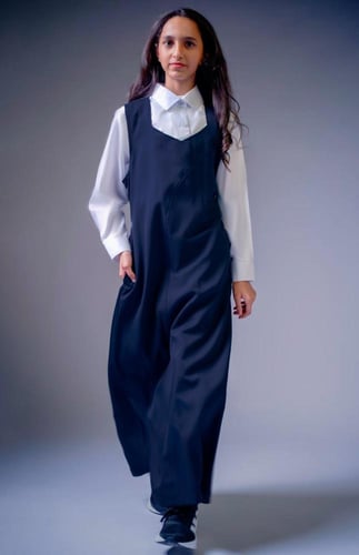 طقم مريول ثانوي كحلي مخطط بقجيب وربطة خلفية مع قمي...