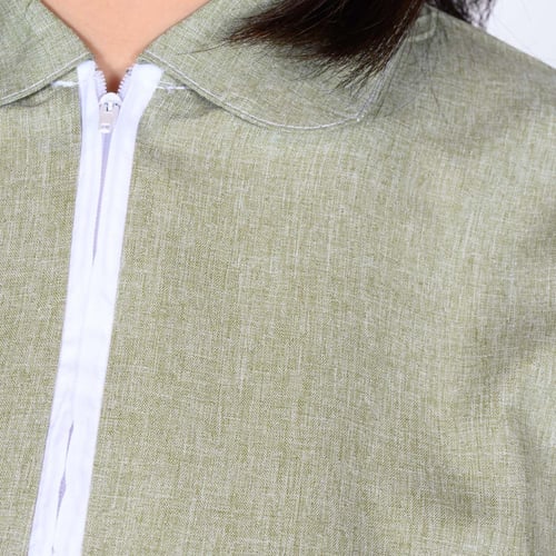 طقم عاملة منزلية ملون بسحاب