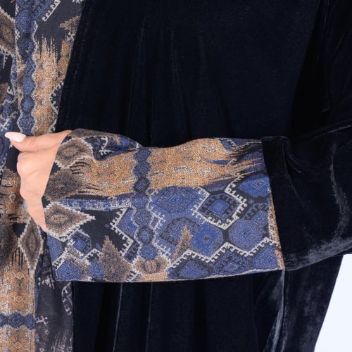 عباية لف سوداء شتوية مخمل على الأكمام والصدر تدخيل...