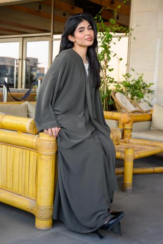 عبايه بلون رمادي زيتوني قماش كريب حرير