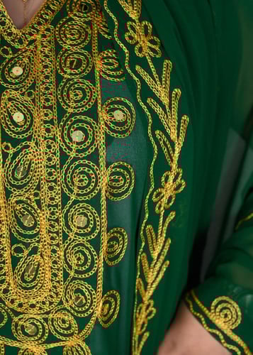 ثوب نشل سعودي تراثي بتطريز قصب ذهبي فاخر