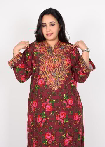 جلابية روز التراثية بنقشة الشال وتطريز صدر ملكي