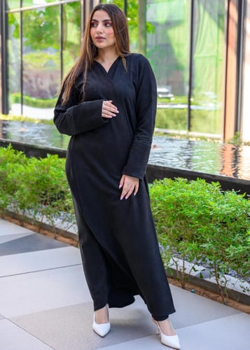 عباية شمواه أسود سادة بتطريز أسود ناعم