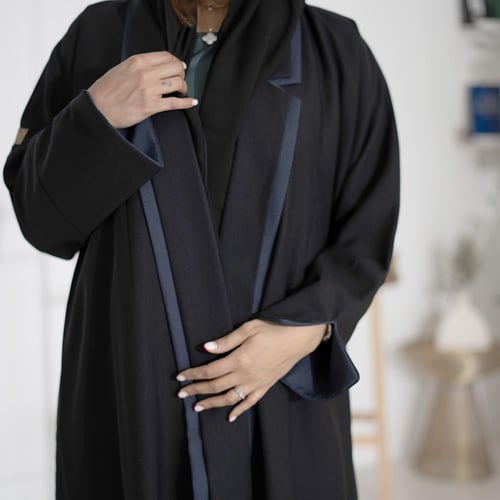 عباية بليزر أسود بتدخيلات قماش ازرق M