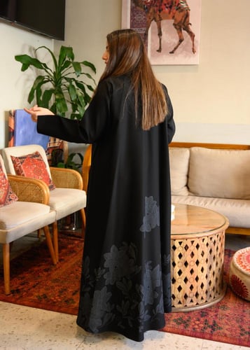 عباية كتان ملكي بنقوش الزهور الهندسية مع طرحه