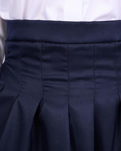 تنورة مدرسية للمرحله الثانويه بكسرات أنيقة