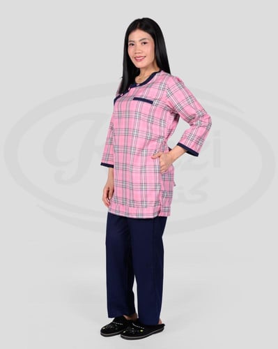 يونيفورم عاملة منزلية بنمط كاروهات