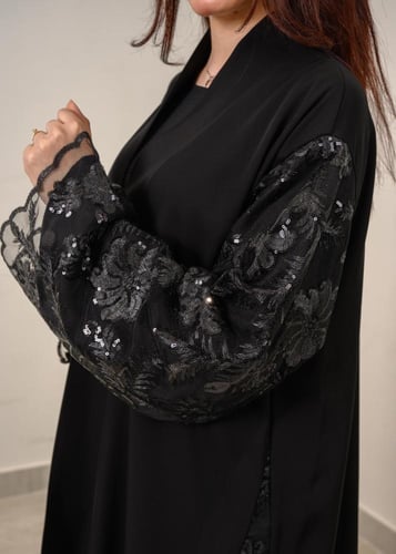 عباءة كريب إنترنت سوداء بأكمام وتفاصيل جانبية من ا...