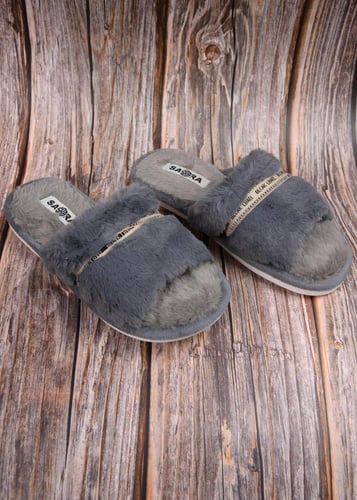 شبشب منزلي شتوي بتصميم دافئ وناعم