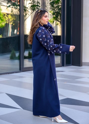 عباية ليالي الشتاء جوخ كحلي بطباعة نجوم بيضاء