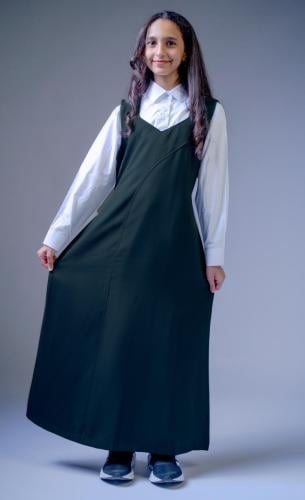 مريول مدرسي زيتي مخطط مع قميص أبيض