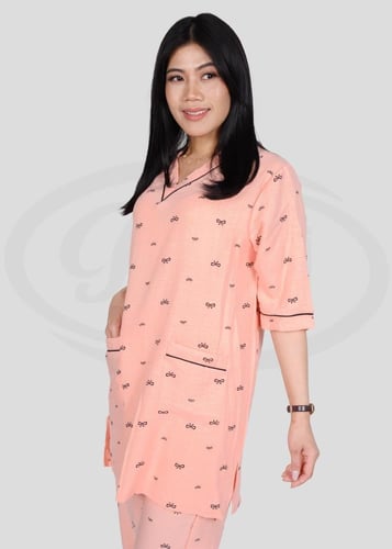 زي عاملات منزلية بياقة v