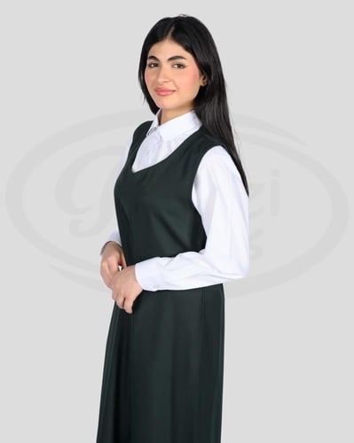 طقم مريول مع قميص مدرسي زيتي طويل للبنات برقبة V و...