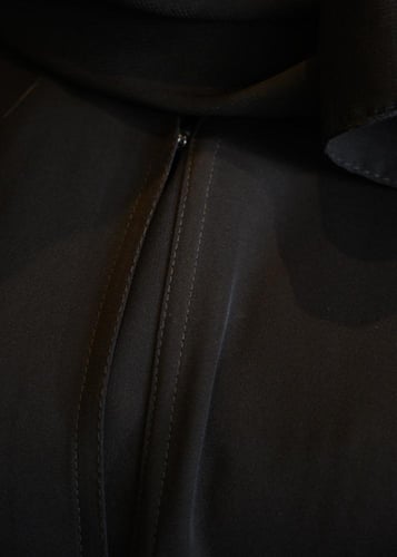 عباية سوداء أنترنت بحواف زهر أسود على الحواف مع طر...