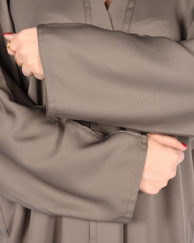 عبايه لف كريب ملونة بتصميم مريح مع طرحة ابيض