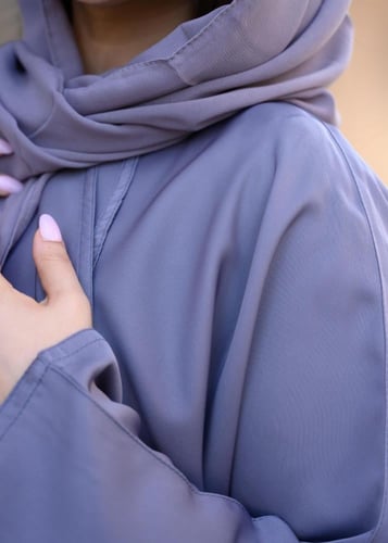 عبايه ساده كريب لف ملونة مع طرحة