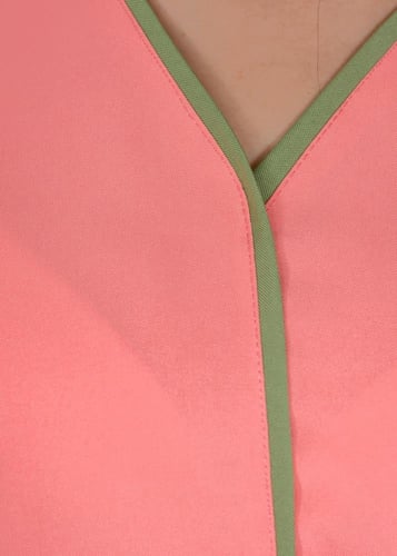 طقم يونيفورم بتصاميم ناعمه