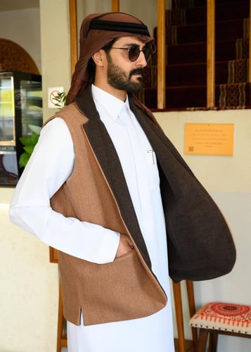 فيست شتوي فاخر بني داكن وعسلي دافئ بجيوب مخفية.