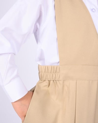 طقم مريول روضة بيج مع قميص ابيض كنزي