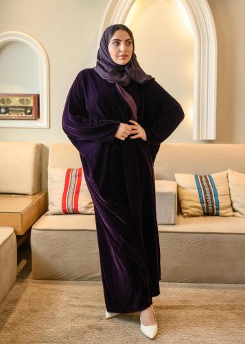 عباية مخمل بشت بنفسجي مع طرحة