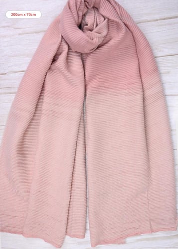 سكارف شتوي نسائي بلون وردي هادي