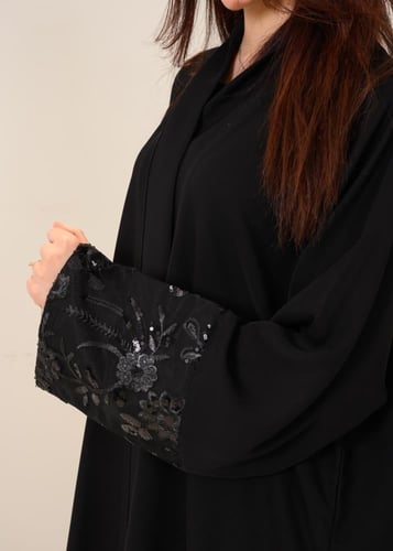 عباءة كريب إنترنت سوداء بتطريز جوميم جانبي فاخر مع...