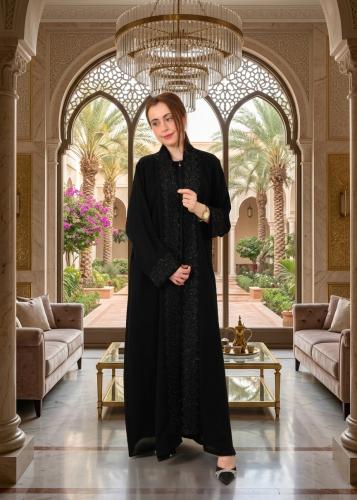 عباءة "كريب انترنت" سوداء بتطريز شك طولي فاخر مع ط...