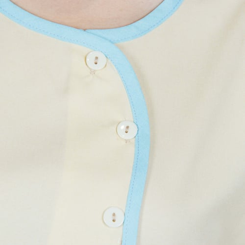 زي عاملات منزلية بأزارير