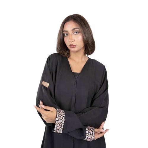 عباية كلوش بتطريز زهور ملون على الكم و الأسفل كريب...