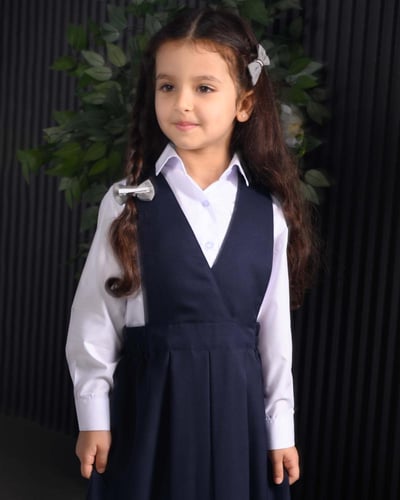 طقم مريول روضة كحلي مع قميص ابيض كنزي