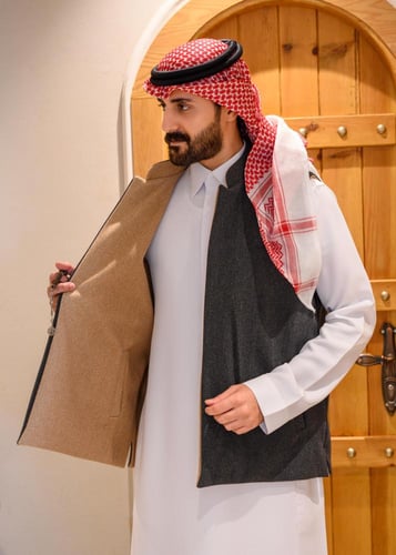 سديري جوخ أنيق دبل فيس لون رمادي غامق وجملي