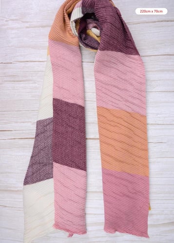 وشاح نسائي بألوان شتوية دافئة