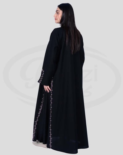 عبايه كتان لف دبل كلوش سوداء بتطريز على الأطراف وب...