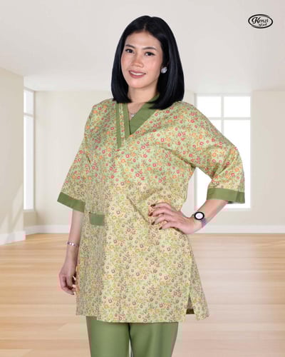 زي عاملة مريح بألوان زاهية