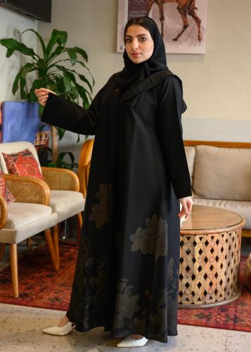 عباية جوري كتان سوداء بتطريز زهور سفلي وأكمام بفتح...