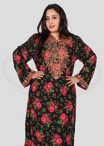 جلابية روز التراثية بنقشة الشال وتطريز صدر ملكي