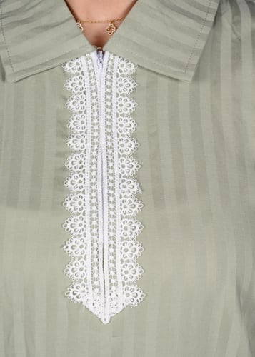 يونيفورم عملي بلمسة أنثوية خامة قطنية