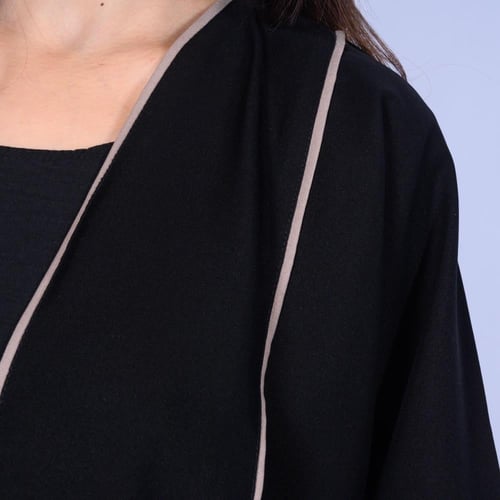 عباية بتطريز خلفي أنيق