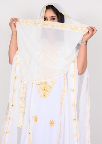 ثوب نشل سعودي تراثي بتطريز قصب ذهبي فاخر