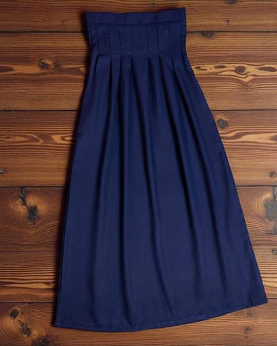 تنورة مدرسية للمرحله الثانويه بكسرات أنيقة