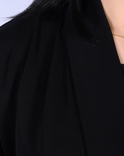 عباية غصون كريب بلاك بيري سوداء بتدخيلة قماش منقوش...