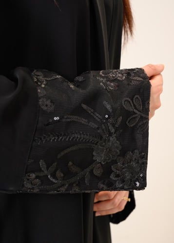 عباءة كريب إنترنت سوداء بتطريز جوميم جانبي فاخر مع...