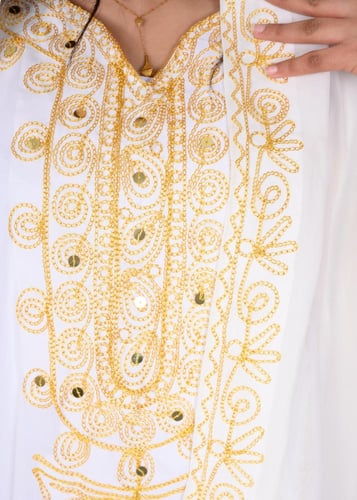 ثوب نشل سعودي تراثي بتطريز قصب ذهبي فاخر