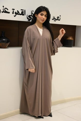 عبايه ساده كريب حرير بلون بني فاتح