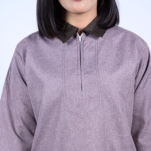 طقم عاملة منزلية ملون بسحاب