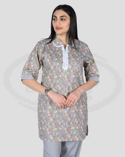 زي العاملات تصميم مريح بزهور