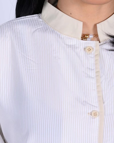 زي عاملة مقلم بأكمام طويله