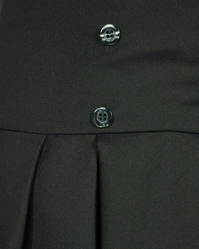 تنورة مدرسية بخصر عالي مع أزرار أمامية زيتي